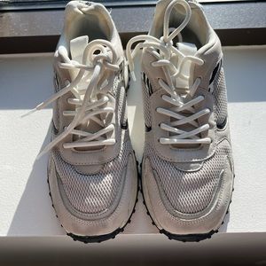 Beige/white sneakers for women
